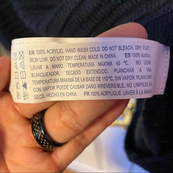 Forever 21 navy and white cropped sweater - Picture 7 of 7